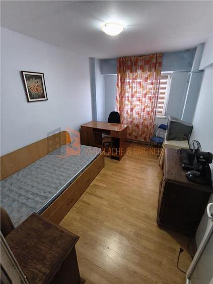 Apartament cu 2 camere decomandat, mobilat în Micro 3