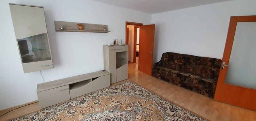 Apartament cu 3 camere semidecomandat în Titan