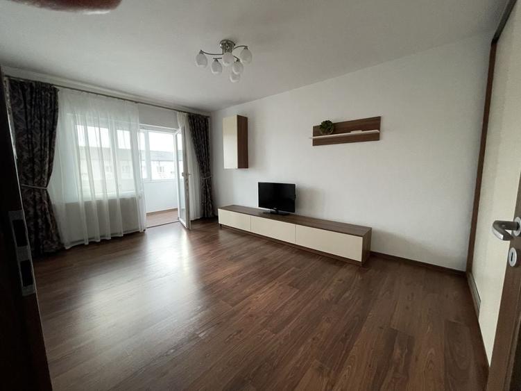 Apartament cu 3 camere decomandat în Lipovei