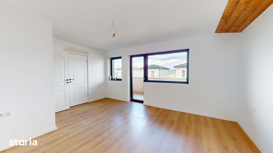 Casă cu 4 camere cu Teren 20 Mp în Săcele