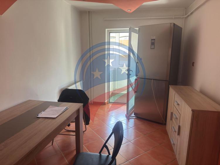 Apartament cu 2 camere decomandat în Rovine