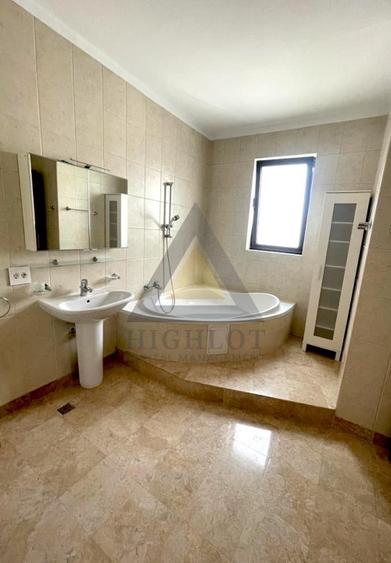 Apartament cu 4 camere decomandat în Clucerului