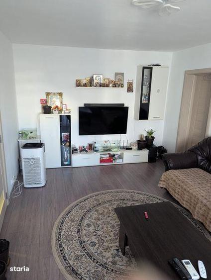 Apartament cu 3 camere semidecomandat în Central