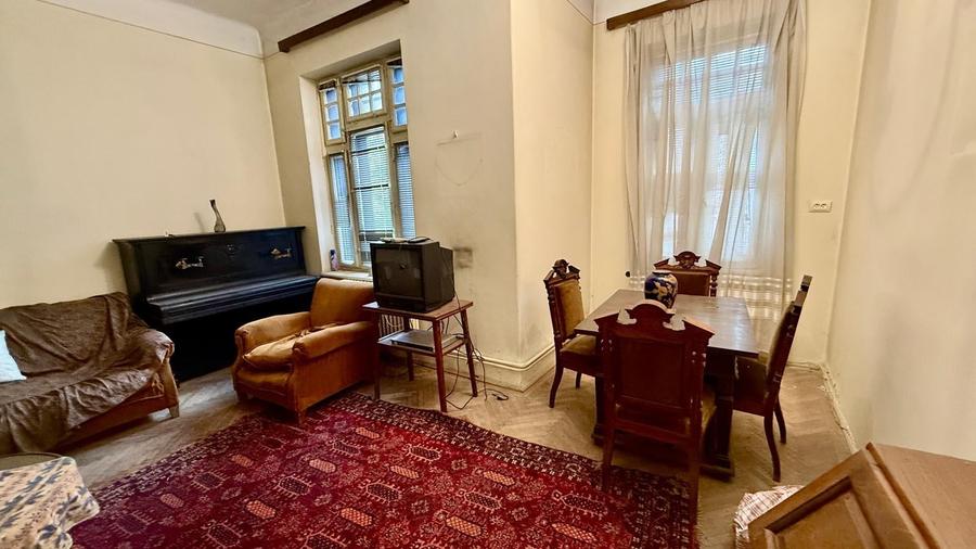 Casă cu 6 camere cu Teren 236 Mp în Copou