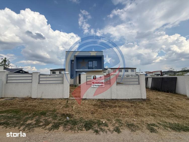 Casă cu 5 camere cu Teren 400 Mp în Malu Mare