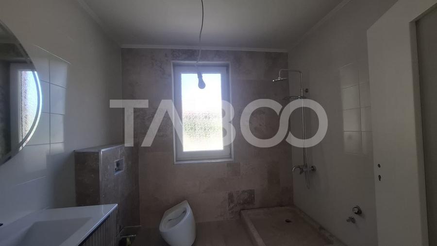 Casă individuală cu 10 camere cu Canalizare în Slimnic