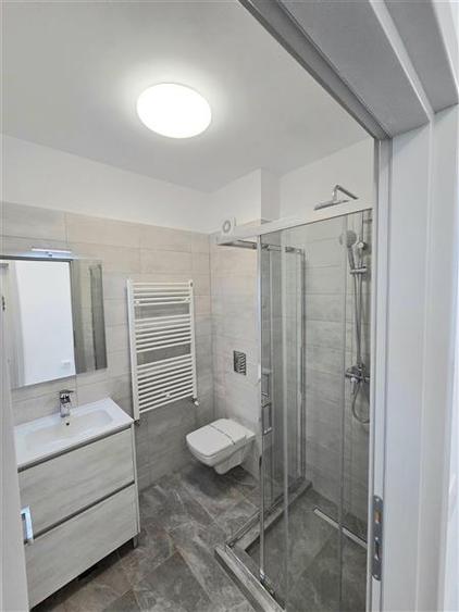 Apartament cu 3 camere semidecomandat în Exterior Nord