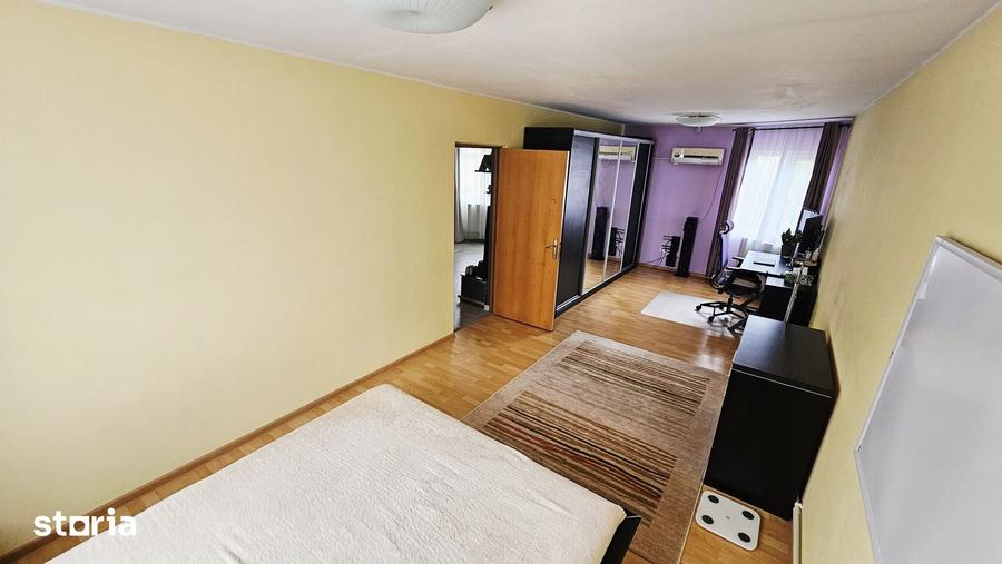 Casă cu 5 camere cu Teren 100 Mp în Central