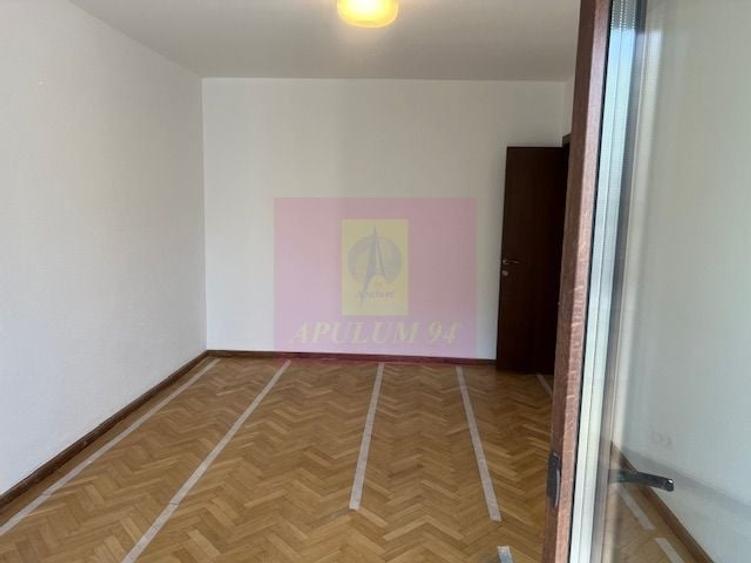 Apartament cu 4 camere decomandat în Unirii