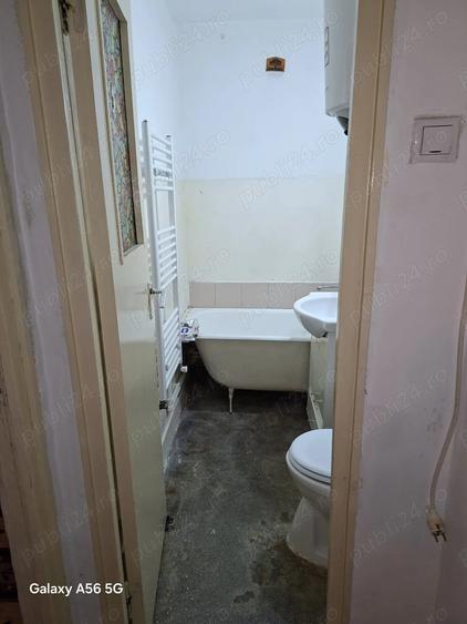 Apartament cu 3 camere semidecomandat în Cet