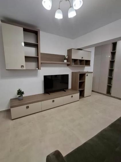 Apartament cu 2 camere decomandat, mobilat în Apărătorii Patriei