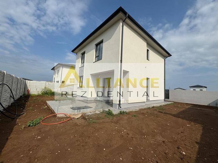 Casă individuală cu 4 camere decomandat cu Canalizare în Berceni