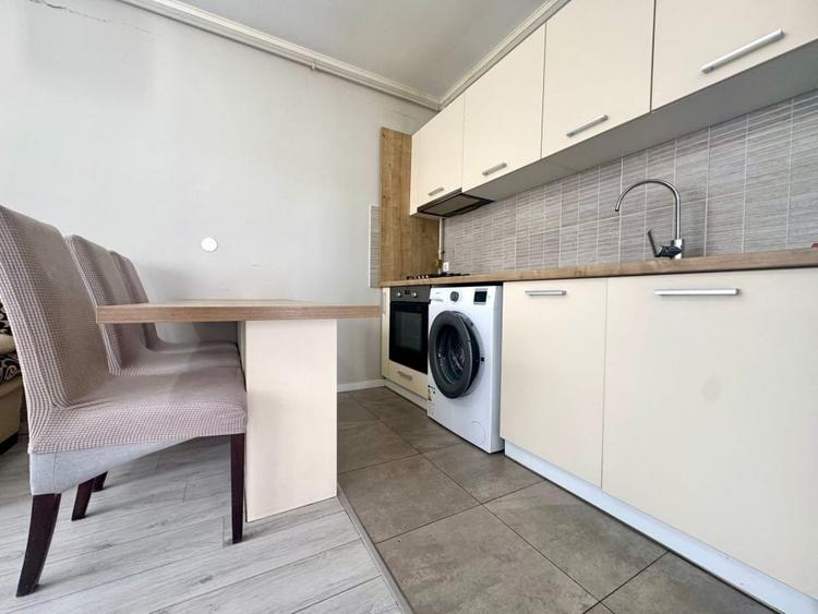 Apartament cu 3 camere decomandat, mobilat în Florești