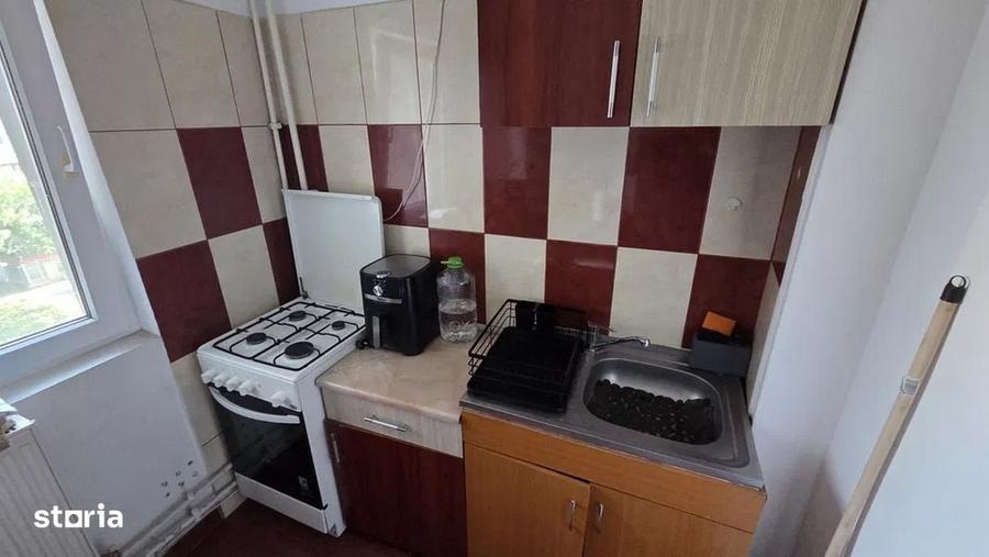 Apartament cu 2 camere semidecomandat în Gorjului