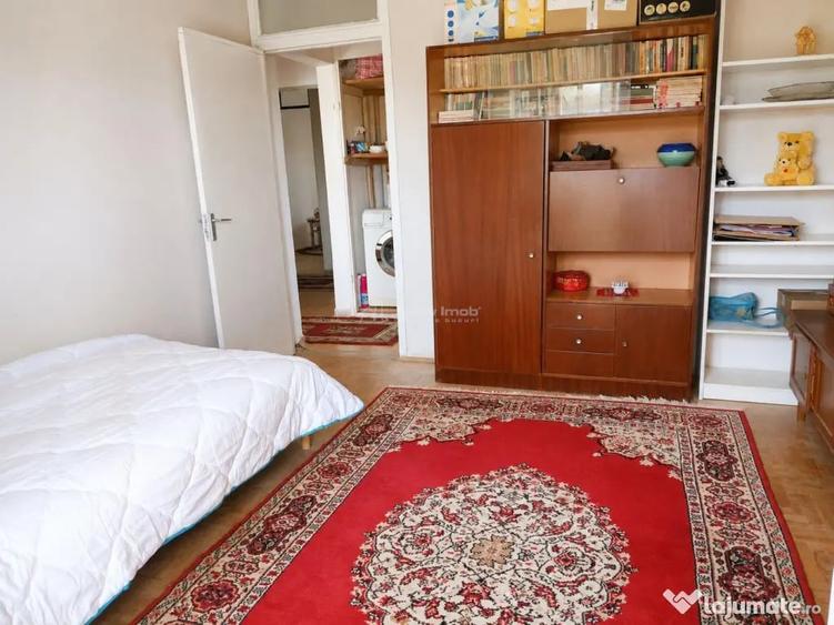 Apartament cu 3 camere decomandat în Central