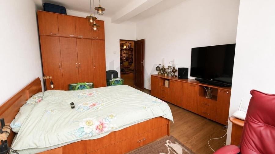 Apartament cu 3 camere decomandat, mobilat în Armeneasca