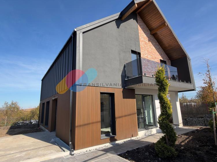 Casă individuală cu 4 camere cu Canalizare în Tureni