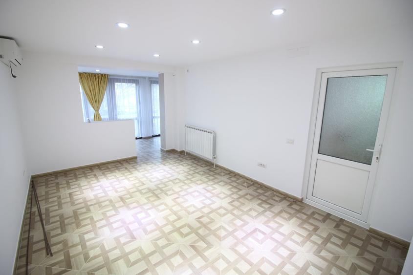 Apartament cu 2 camere în Micro 20