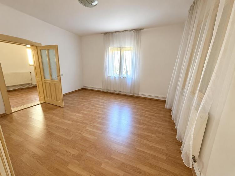 Casă individuală cu 3 camere cu Teren 200 Mp în Tolstoi