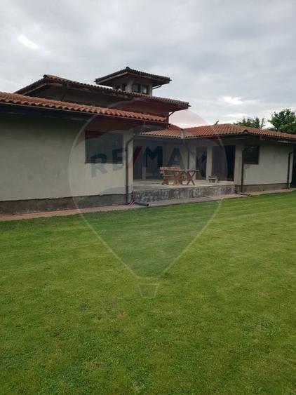 Casă individuală cu 7 camere cu Teren 1461 Mp în Vadu Anei
