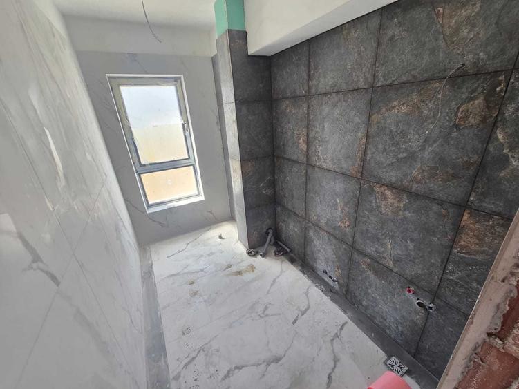 Apartament cu 3 camere decomandat în Exterior Vest