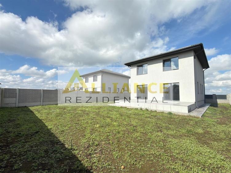 Casă individuală cu 4 camere decomandat cu Canalizare în Berceni