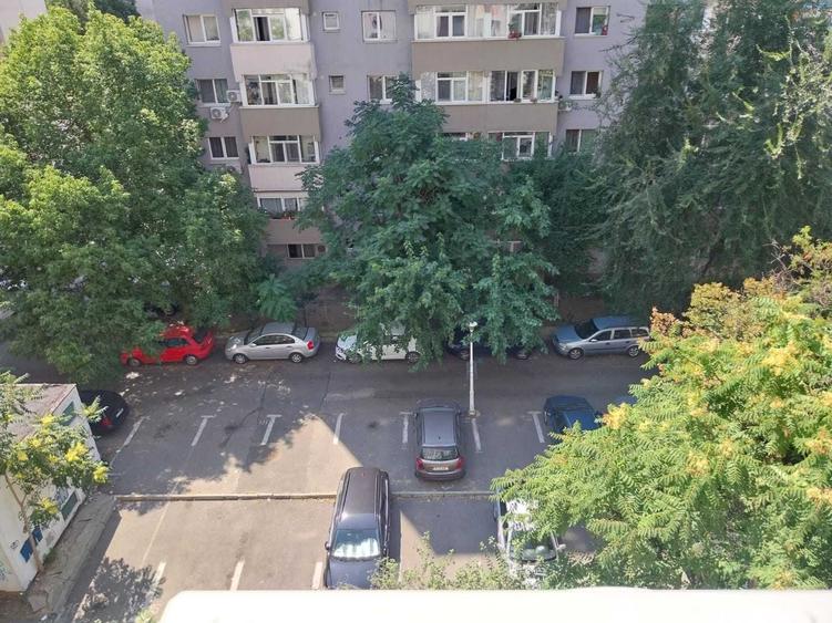 Garsonieră decomandată în Central