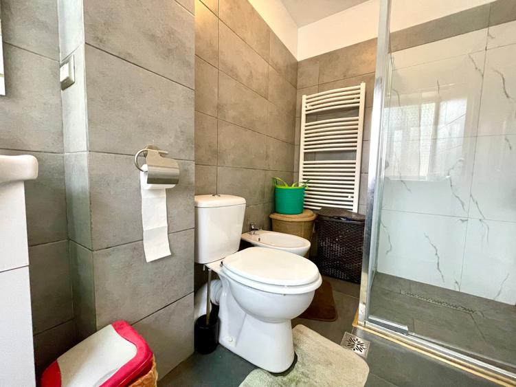 Casă cu 4 camere cu Teren 180 Mp în Valea Adâncă