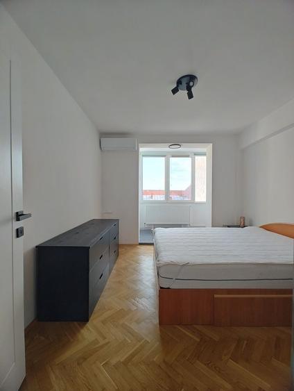 Apartament cu 4 camere decomandat în Ultracentral