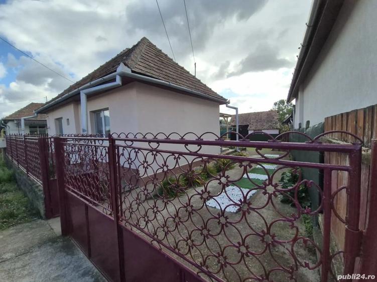 Casă cu 4 camere cu Teren 714 Mp în Central