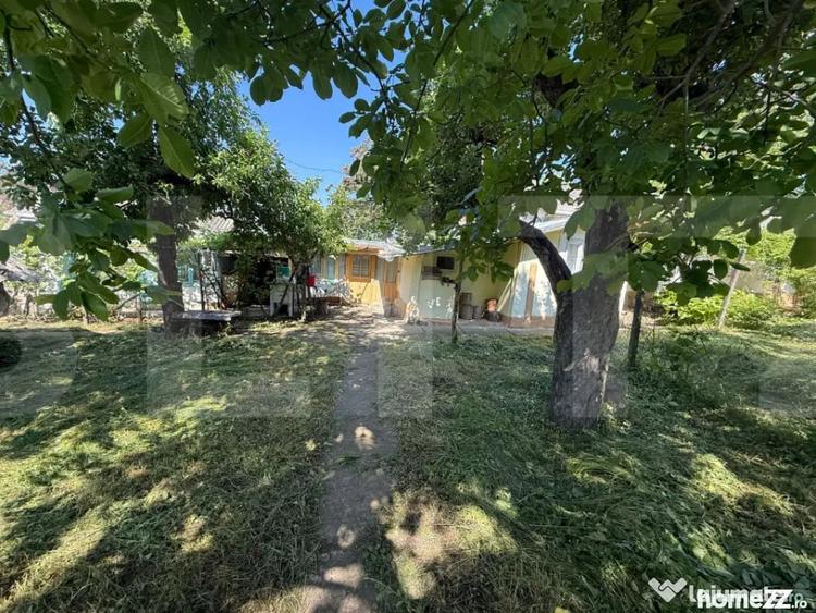 Casă cu 3 camere cu Teren 3095 Mp în Central