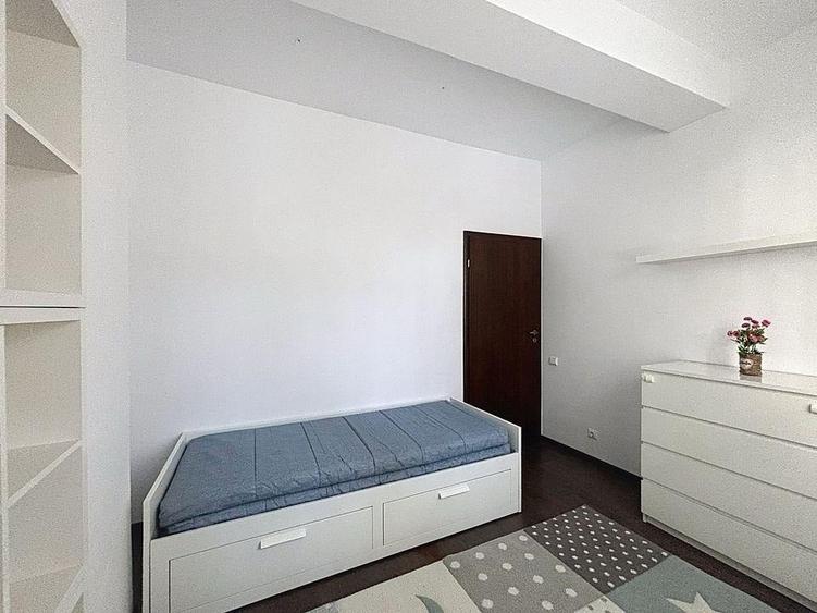 Apartament cu 3 camere semidecomandat în Gorjului