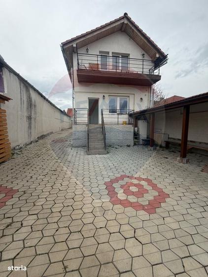 Casă cu 4 camere în Pricaz