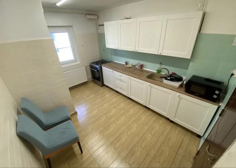 Apartament cu 3 camere decomandat, mobilat în Gorjului