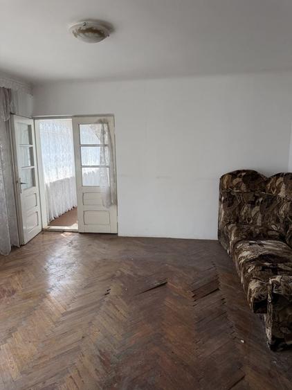 Casă cu 4 camere în Dumbrava