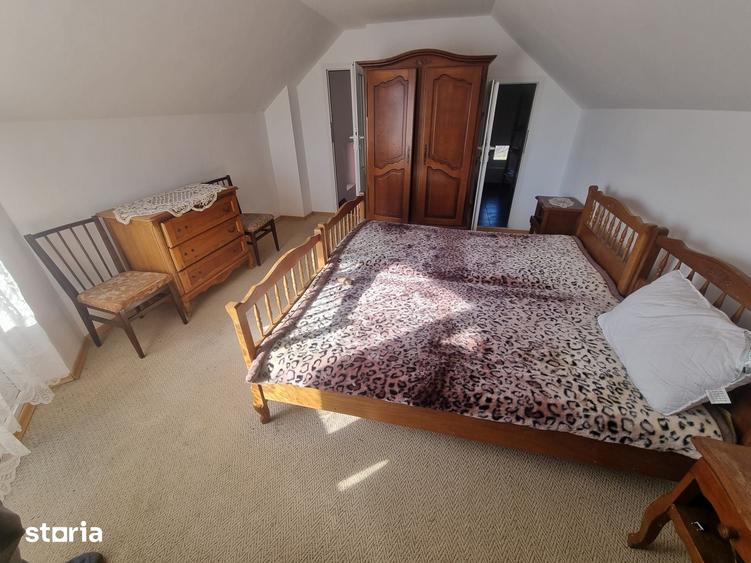 Casă cu 4 camere cu Teren 1202 Mp în Băcia
