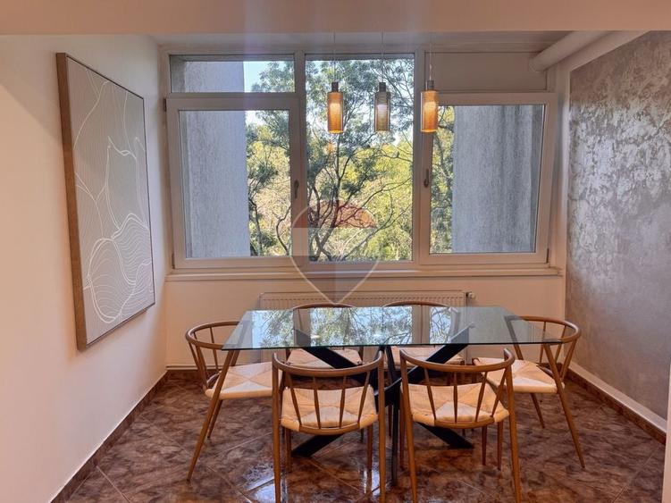 Apartament cu 4 camere în Periferie