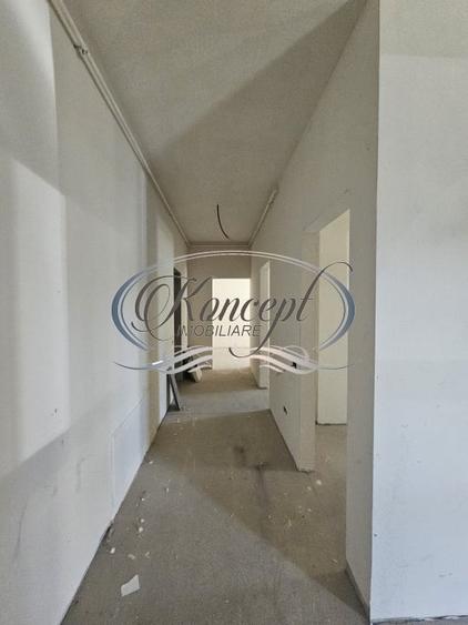 Apartament cu 3 camere semidecomandat în Florești