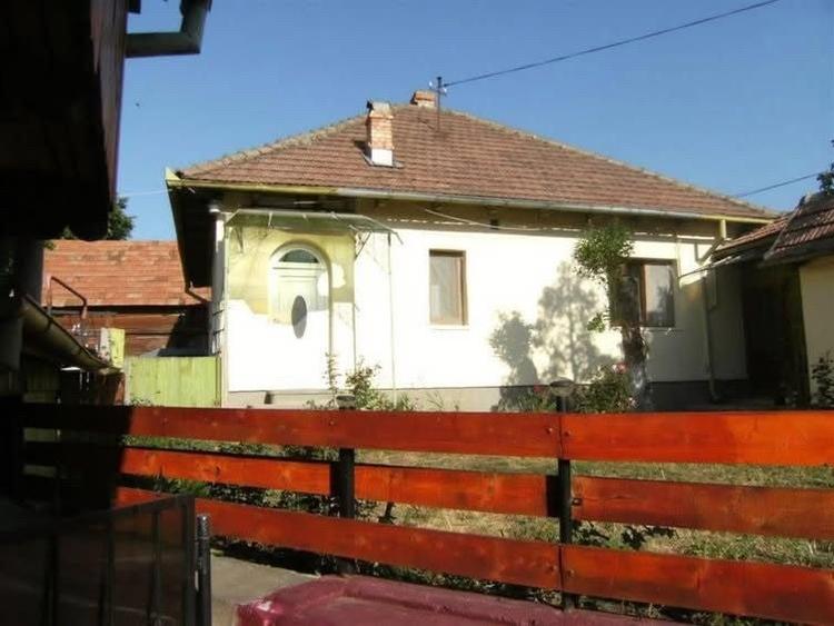 Casă cu 4 camere în Asău