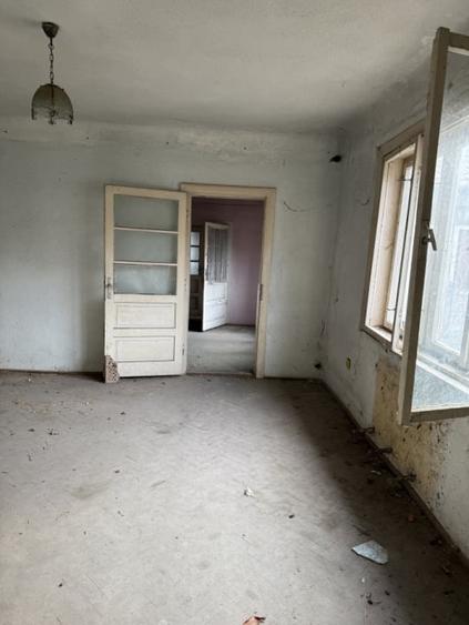Casă individuală cu 6 camere cu Canalizare în Iris