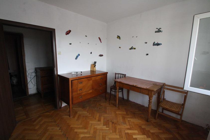 Apartament cu 3 camere decomandat în Exterior Vest