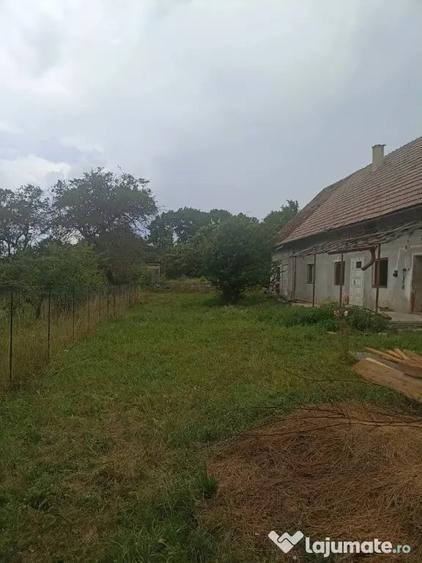 Casă cu 6 camere cu Teren 1000 Mp în Angheluș