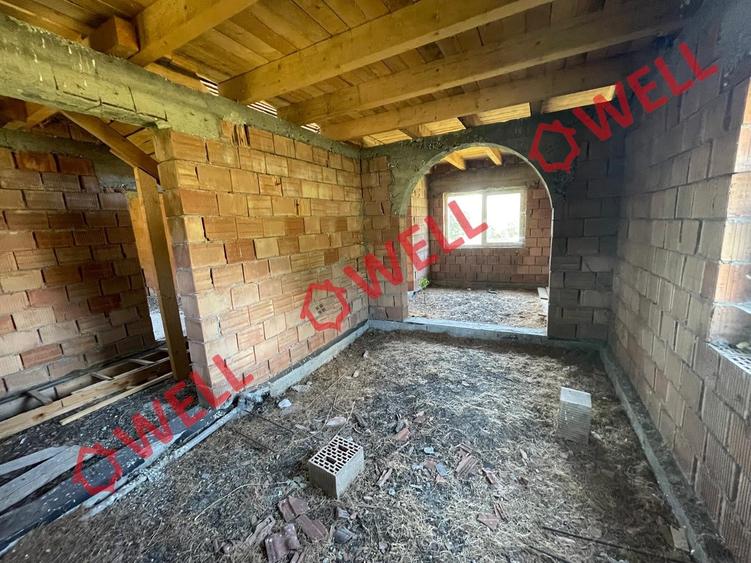 Casă cu 5 camere cu Teren 4499 Mp în Vâlcele
