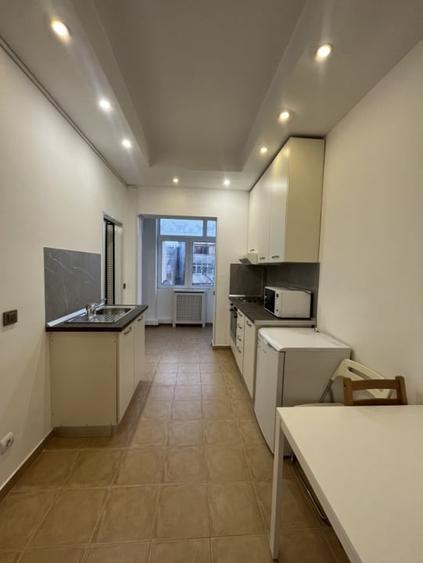 Apartament cu 5 camere decomandat în P-ța Romană