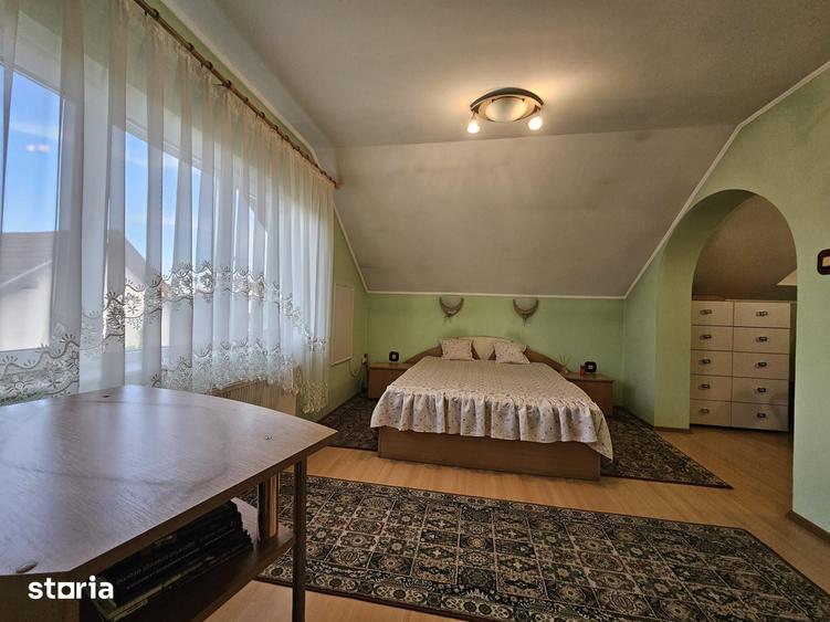 Casă cu 5 camere cu Teren 1159 Mp în Zăvoi