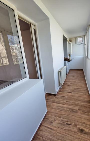 Apartament cu 3 camere decomandat în Piața Centrală