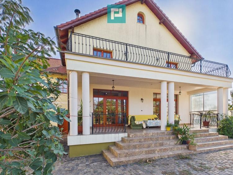 Casă individuală cu 6 camere cu Canalizare în Aradul Nou