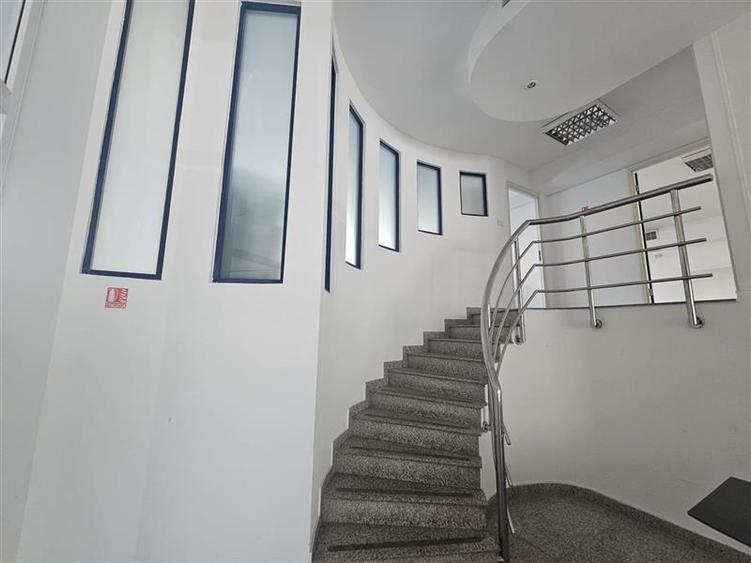 Spațiu industrial, de 350 mp, în Barbu Văcărescu