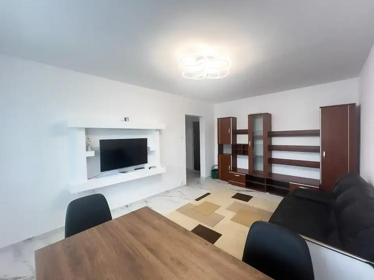 Apartament cu 3 camere decomandat, mobilat în Banu Manta