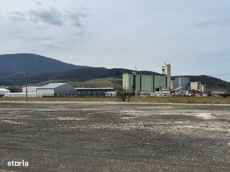 Spațiu comercial, de 12,000 mp, în Central